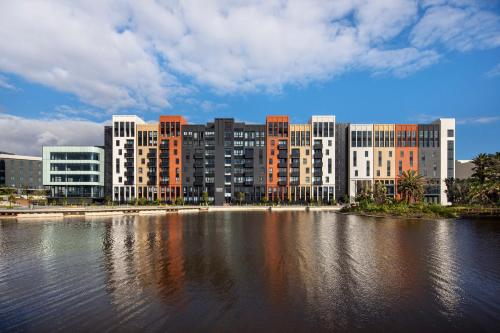 Výhled na řeku, která protéká v blízkosti apartmánu