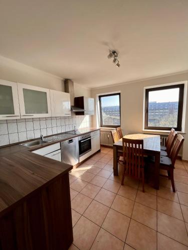 Kuchyň nebo kuchyňský kout v ubytování Altstadthotel Hayk am Rhein