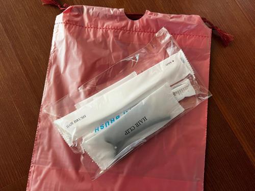 a toothbrush in a plastic bag on a table at 湯迫温泉旅館 in Ōda