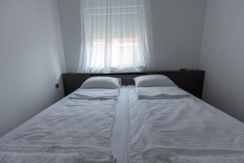 a bed in a bedroom with a window at Hany Sweet in Niš
