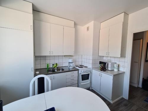 A kitchen or kitchenette at Rytitornit Apartment B8