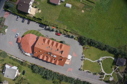 an overhead view of a building with a red roof at Hotel & Restauracja Okrąglak in Chęciny