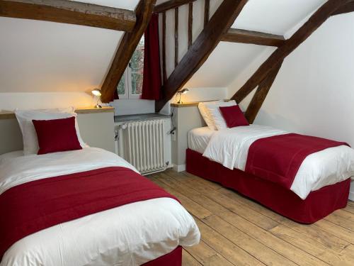 Katil atau katil-katil dalam bilik di Domaine Des Loches ****