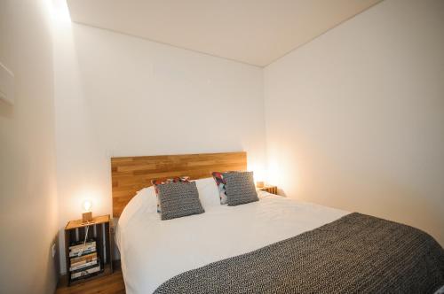 Postel nebo postele na pokoji v ubytování Aljube Residences II - Apartamento novo centro PDL