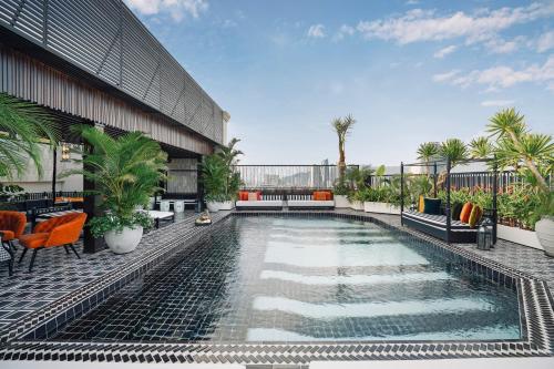 Bazén v ubytování Sanouva Da Nang Hotel - Daily Afternoon Tea Inclusive nebo v jeho okolí