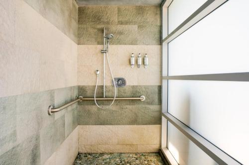 Ein Badezimmer in der Unterkunft Shade Hotel Manhattan Beach