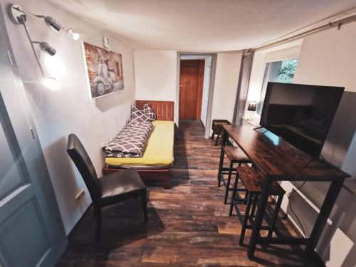 a living room with a table and chairs and a couch at Monteurs-Quatier Biesenthal Stadt in Biesenthal