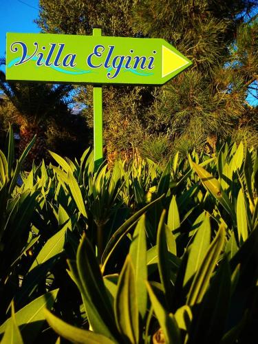 Taman di luar Villa Elgini
