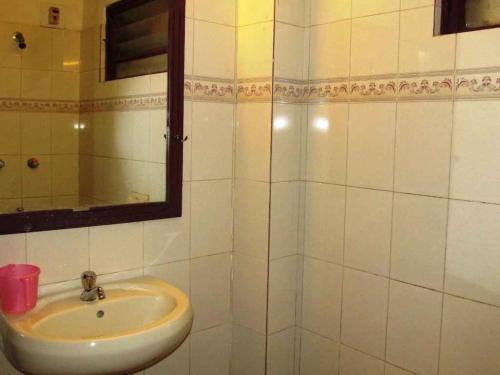 Koupelna v ubytování Swimsea Beach Resort, A Beach Property