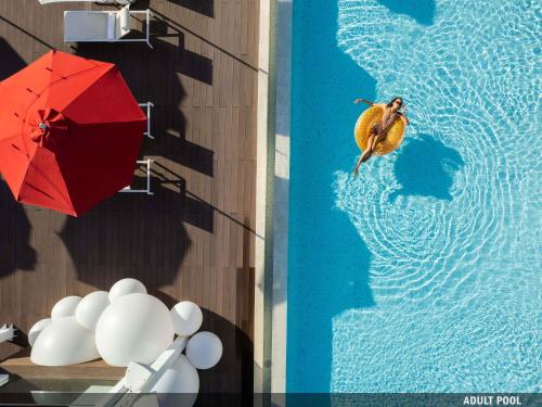 Th8 Palm Dubai Beach Resort, Vignette Collection by IHG Image