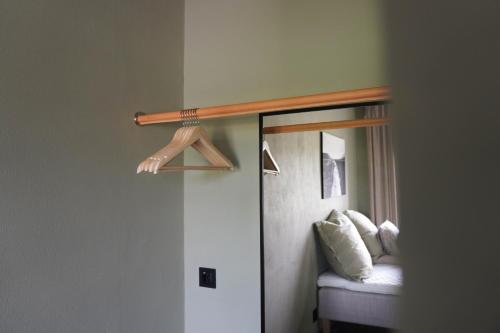 Säng eller sängar i ett rum på Allé på Österlen