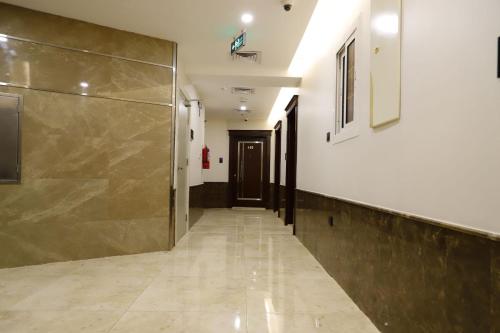 a hallway with a door and a hallwayngthngthngthngthngthngthngthngth at PRIMOTEL Elite As Salamah - Serviced Apartments in Jeddah