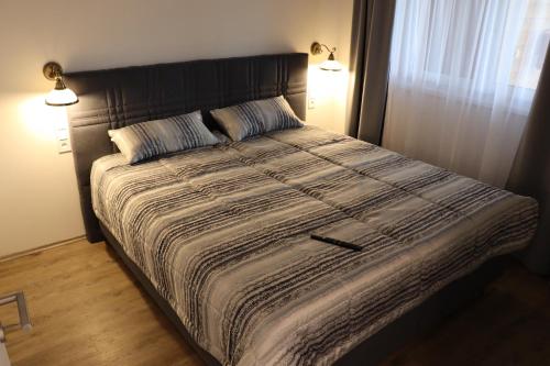 a large bed in a bedroom with two lamps at Vyhlídka Slapy Nová Živohošť in Křečovice