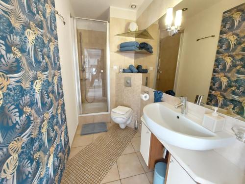 Kylpyhuone majoituspaikassa JM Sopot Apartament Monte