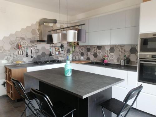 Köök või kööginurk majutusasutuses Ampio attico vista mare tra comfort e tranquillità