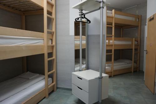 a dorm room with bunk beds and a lamp at Bett3de in Erding