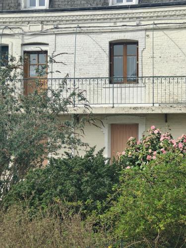 a building with a balcony on the side of it at Studio à la mer in Criel-sur-Mer