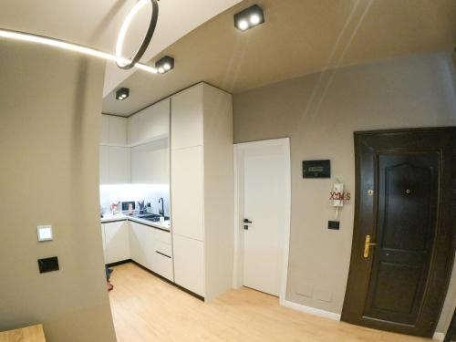 Η κουζίνα ή μικρή κουζίνα στο Roza's Apartment Tirana Center