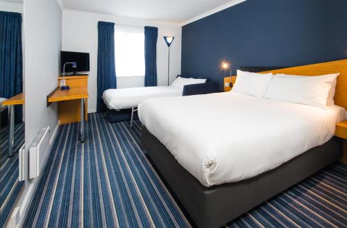 Standard Double Room with Sofa Bed and Free Hot Breakfast