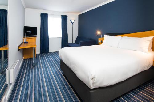 Standard Double Room with Free Hot Breakfast