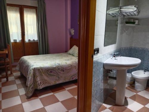 Koupelna v ubytování Hostal Don Jaime I y II