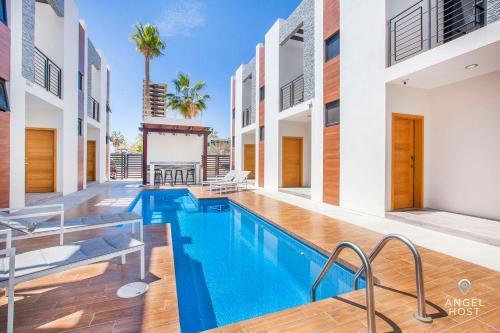 New Private Rooftop Townhome with Pool Onsite Steps to Beach