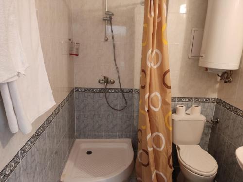 Et badeværelse på Dean's Cozy 2 Bed Apart at Sunny Beach resort