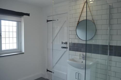 Bagno di The Cottage, Treliggon Farm