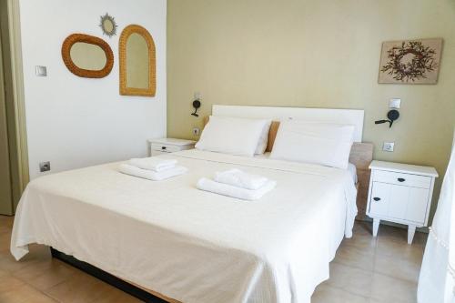 Ένα ή περισσότερα κρεβάτια σε δωμάτιο στο Delfini Villa, beachfront 2-bdrm maisonette