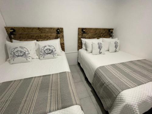 Llit o llits en una habitació de The Cabins