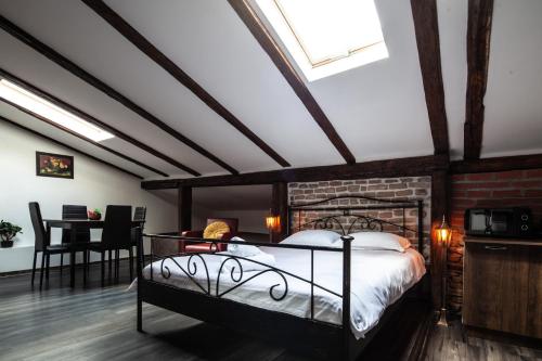 Little Paris Booutique In Old Town Center Brasov