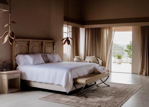 מיטה או מיטות בחדר ב-Tau House