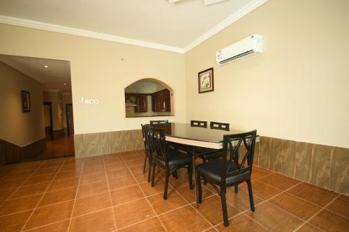 a dining room with a table and chairs at Hotel & Resort Golden Marina Yanbu in Yanbu