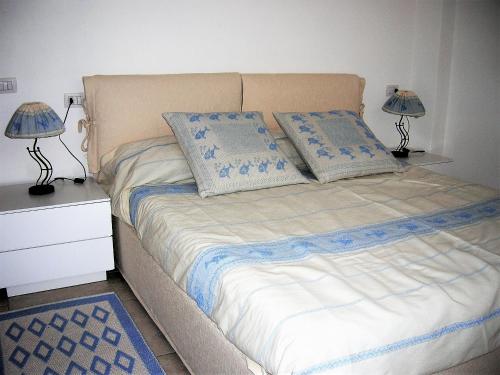 A bed or beds in a room at Appartamento nel cuore di Villasimius 1 piano