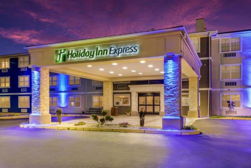 a hotel with a sign that reads h holiday inn express at Holiday Inn Express - Plymouth by IHG in Plymouth