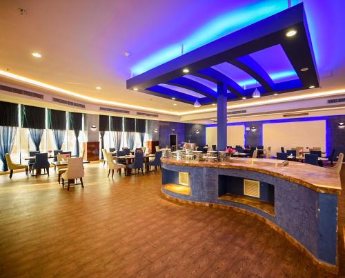 a hotel lobby with a bar and tables and chairs at Hotel & Resort Golden Marina Yanbu in Yanbu