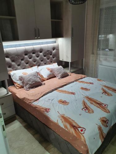 a large bed with kites on it in a bedroom at Apartman Banija in Banja Koviljača