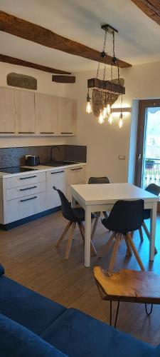 Η κουζίνα ή μικρή κουζίνα στο CASA CIMAVILLA con PARCHEGGIO PRIVATO GRATUITO