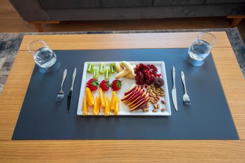 Makanan di atau berdekatan hotel