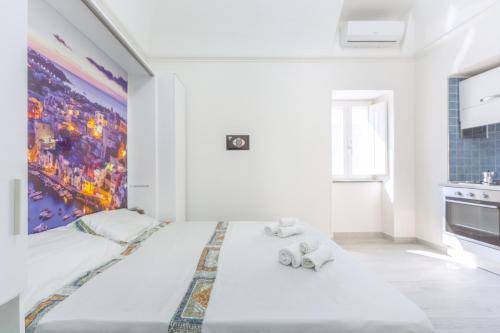 a white room with a large bed with towels on it at La casa del postino in Procida