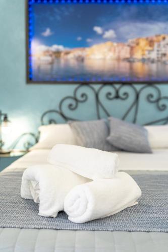 two white towels sitting on top of two beds at La casa del postino in Procida