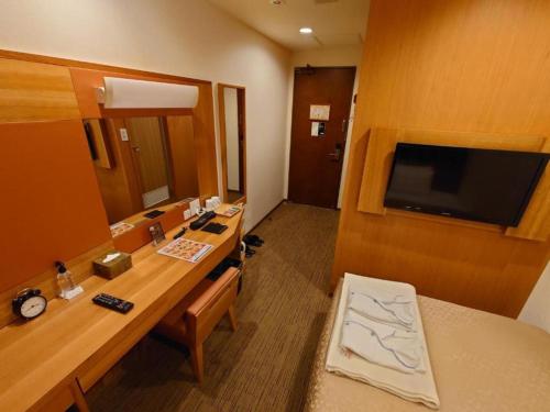 Hotel Relief SAPPORO SUSUKINO - Vacation STAY 22951vにあるテレビまたはエンターテインメントセンター