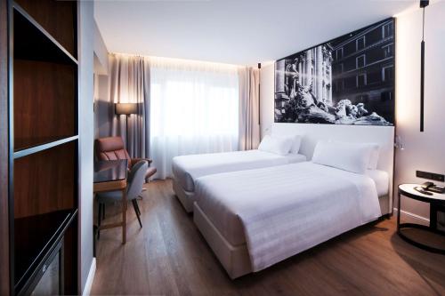 A bed or beds in a room at Radisson Blu GHR Rome