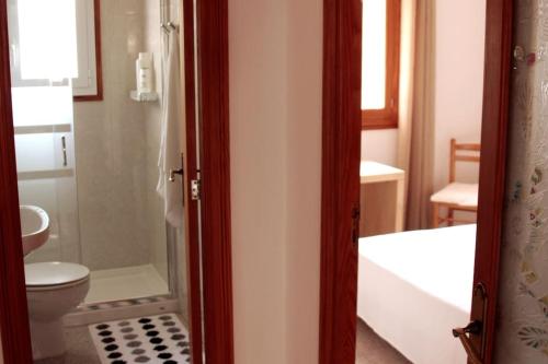 a bathroom with a shower and a toilet and a tub at Bonito Chalet en Sa Ràpita in Sa Ràpita