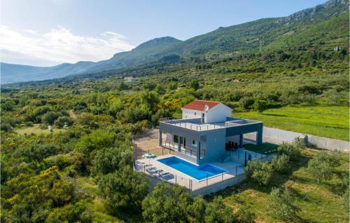 Nice Home In Kastel Kambelovac