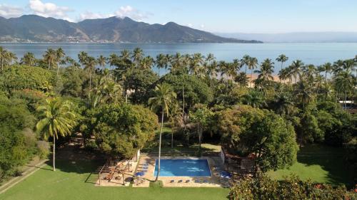an aerial view of a resort with a swimming pool at Vila Siriúba Hotel in Ilhabela