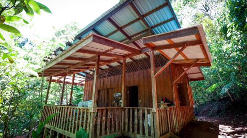 Finca Encanto Eco Lodgeにあるバルコニーまたはテラス