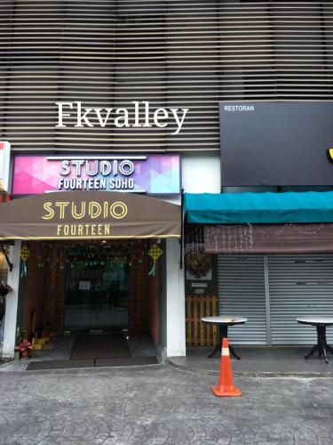 Photo de la galerie de l'établissement Studio 14 Vacation with Pool in Shah Alam City, à Shah Alam