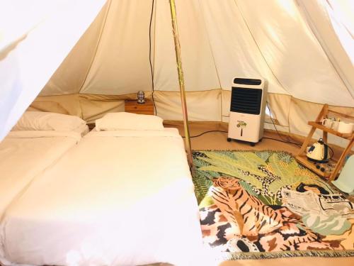 Postel nebo postele na pokoji v ubytování แคมป์ต๊ะต่อนยอน แม่กำปอง เชียงใหม่ CAMP Ta-Torn-Yorn Maekampong Chiang Mai