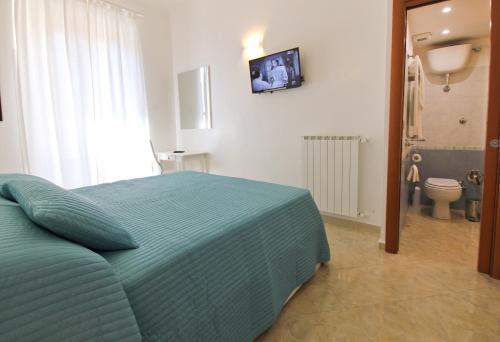 Säng eller sängar i ett rum på San Pietro's Home - Guesthouse